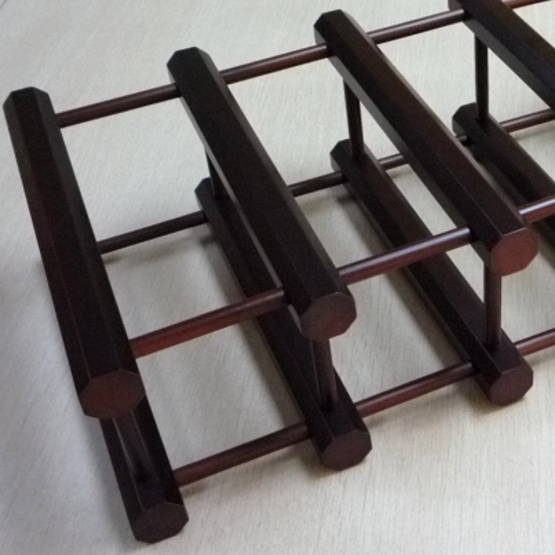 Giá rượu 10 chai ở Mahogany